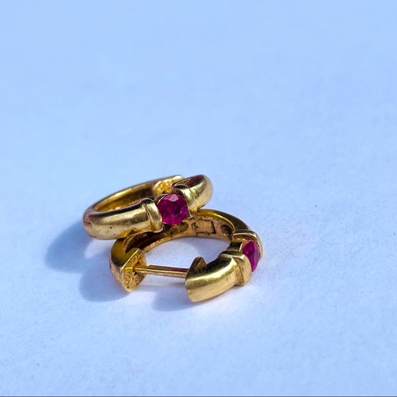 Vintage Luxe 14k Gold Huggie Hoops with Rubies - Picture 3 of 9